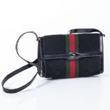 A GUCCI CROSSBODY HANDBAG