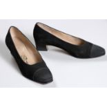 A PAIR OF VINTAGE SALVATORE FERRAGAMO BLACKÂ HEELS