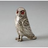 A VICTORIAN SILVER OWL-SHAPED PEPPERETTE, GEORGE RICHARDS AND EDWARD BROWN, LONDON, 1862