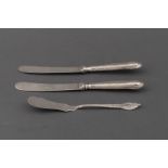 A PAIR OF SILVER HANDLED BUTTER KNIVES, MARKS RUBBED