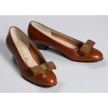 A PAIR OF VINTAGE SALVATORE FERRAGAMO VARA BOWÂ Â CINNAMON PUMPS