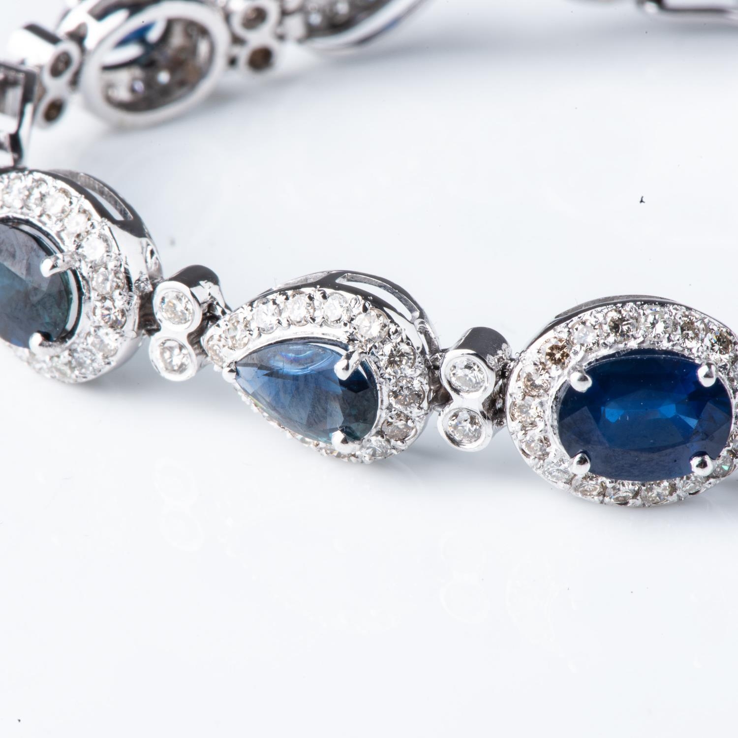 A SAPPHIRE AND DIAMOND BRACELET - Image 2 of 2