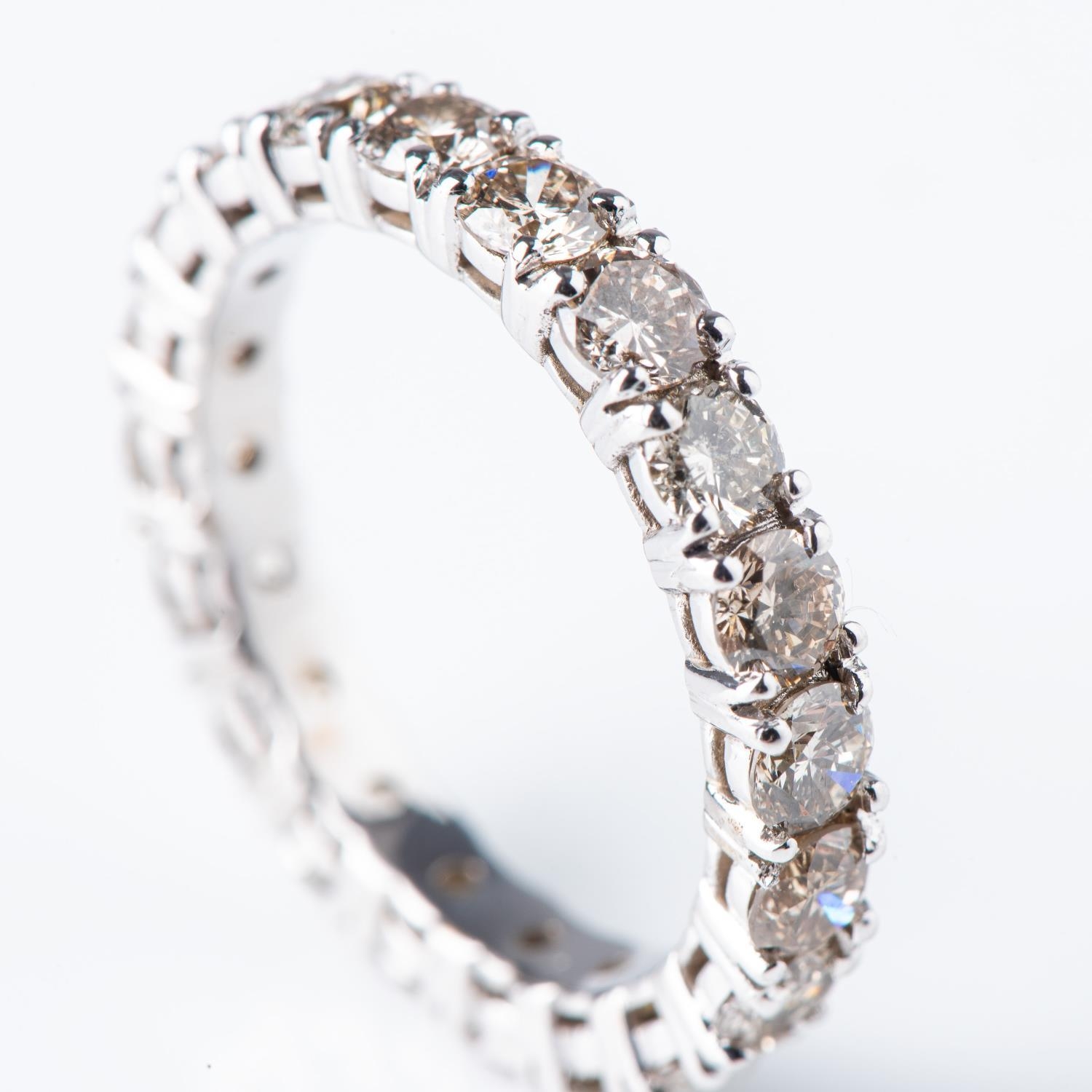 A DIAMOND FULL ETERNITY RING - Image 3 of 3