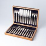 A CASED SET OF EDWARD VII KINGS PATTERN SILVER FISH KNIVES AND FORKS BIRMINGHAM 1907