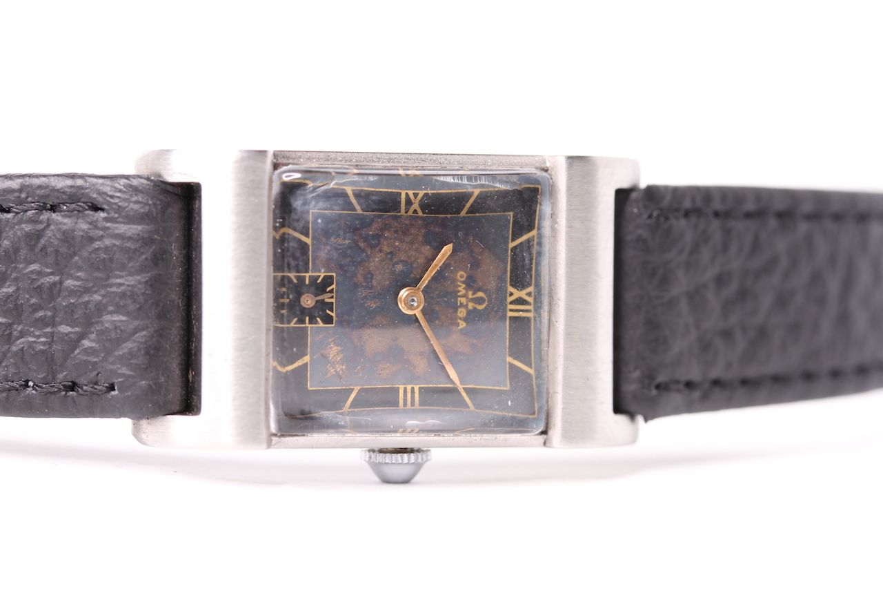 RECTANGULAR OMEGA WRISTWATCH CIRCA 1930S