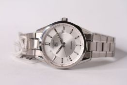 GENTLEMENS TAG HEUER CARRERA REF WV211A-0 W/BOX, circular silver dial with hour markers, date at 3
