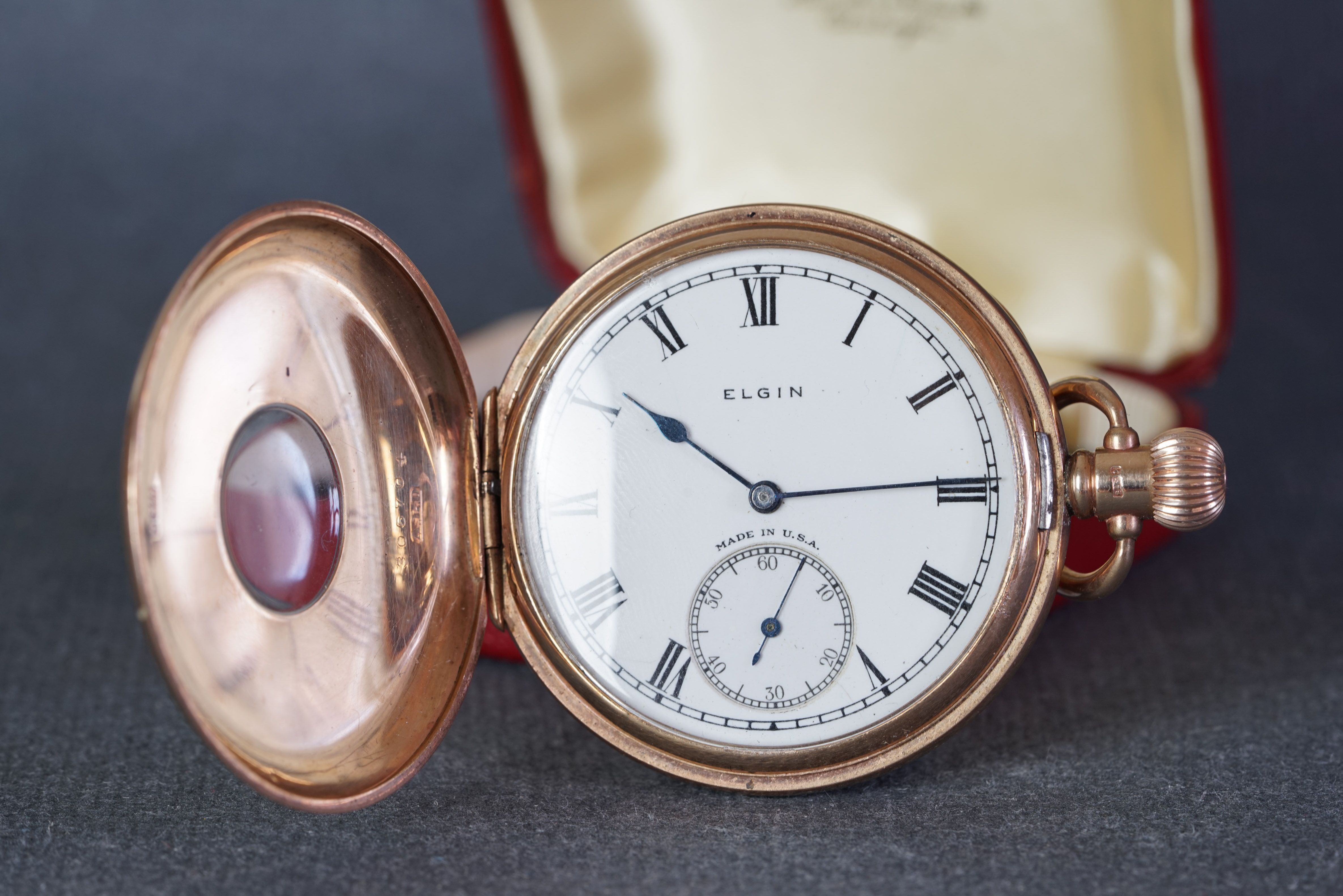 VINTAGE ELGIN 9CT GOLD POCKET WATCH W/ BOX, circular white dial with black roman numeral hour
