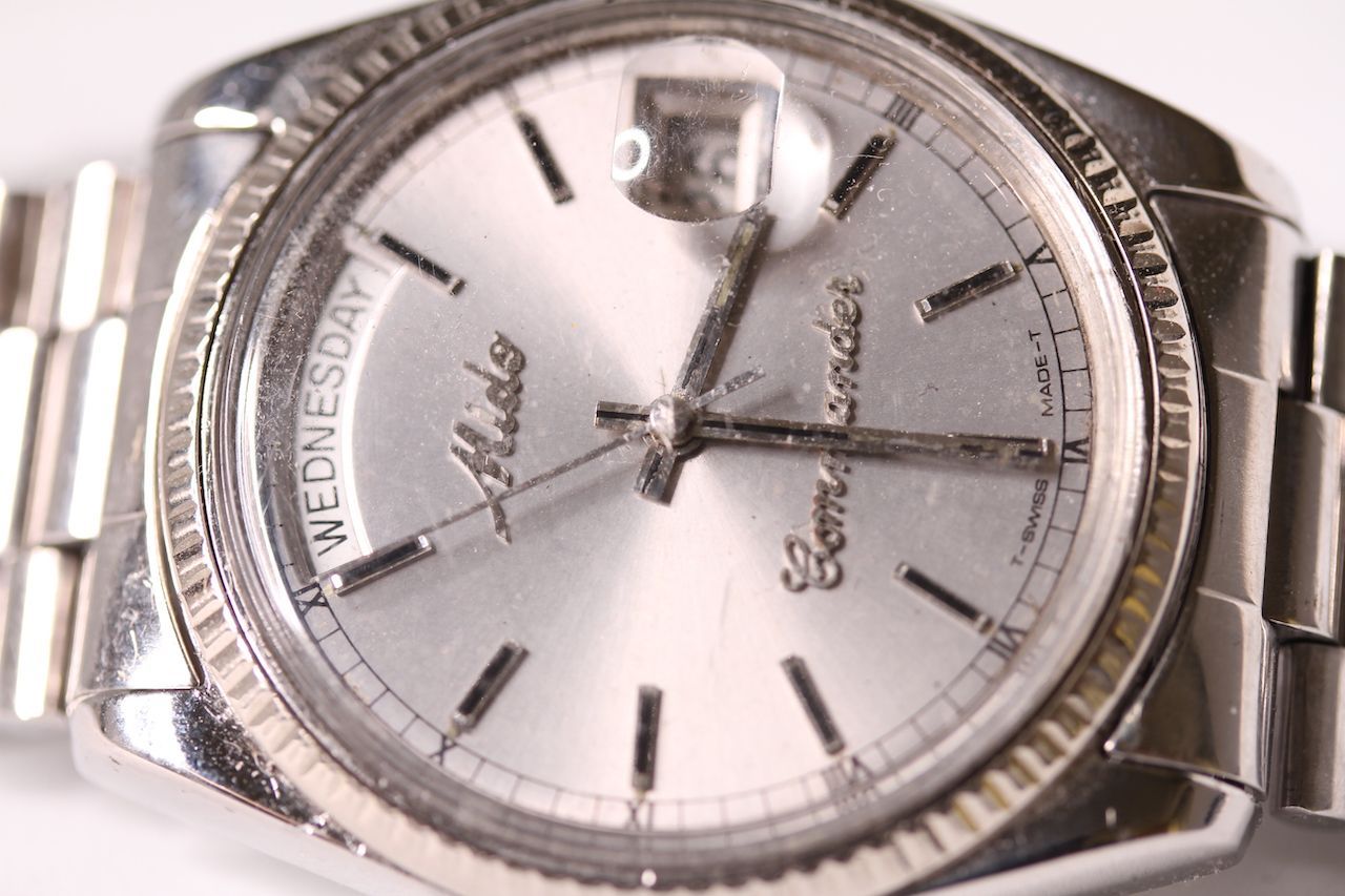 GENTLEMENS MIDO COMMANDER WRISTWATCH REF 8223, circular silver dial with hour markers, day window at - Image 2 of 2