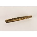 ***TO BE SOLD WITHOUT RESERVE - EX SHOP STOCK*** Patterned tie clip, 9ct yellow gold on silver,