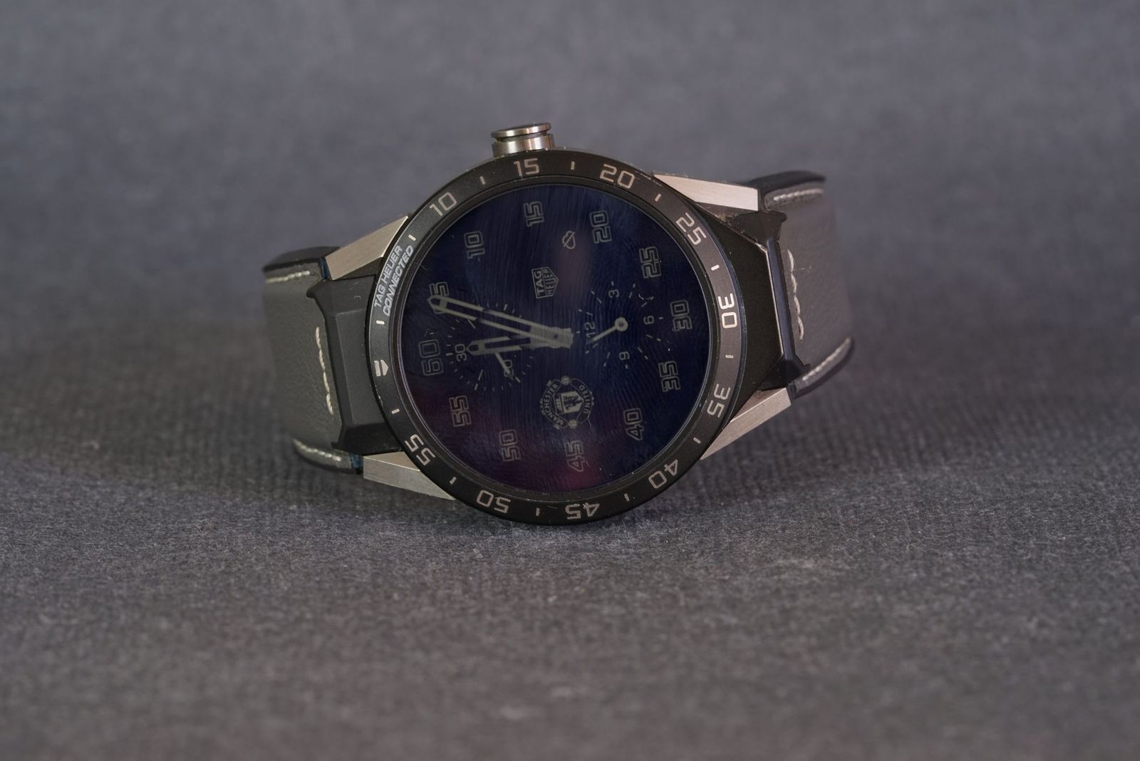 GENTLEMENS TAG HEUER X INTEL CONNECTED B WRISTWATCH W/ BOX & CHARGING EQUIPMENT REF. SAR8A80, - Image 2 of 3