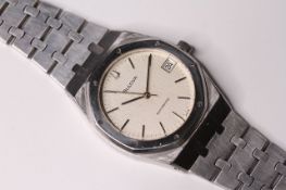 VINTAGE BULOVA 'ROYAL OAK' AUTOMATIC REFERENCE 4420101, honey comb cream dial, date aperture, iconic