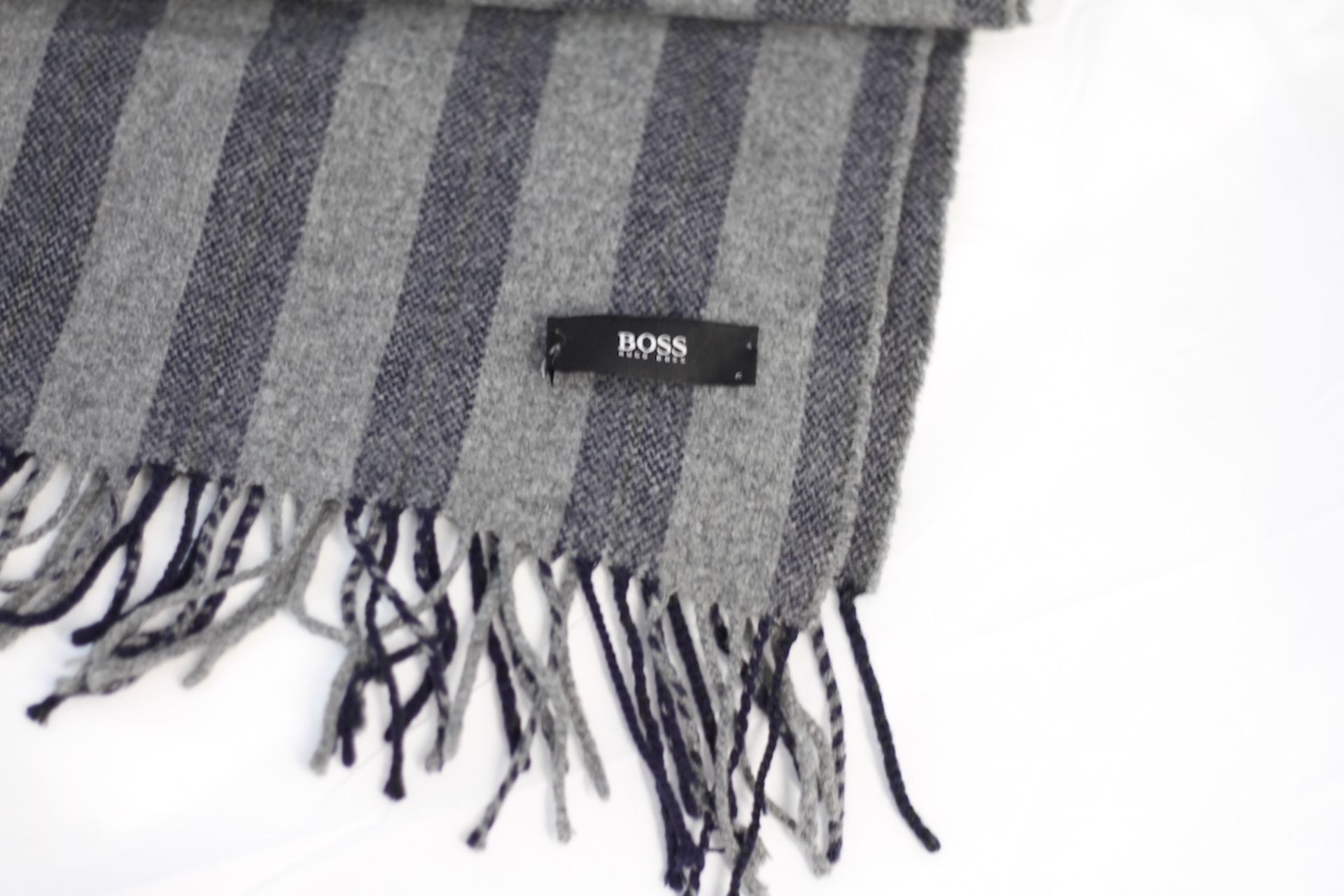 HUGO BOSS SCARF, Colour : GREY / BLUE, AGE: UNKNOWN, SIZE: ONE SIZE, CONDITION GRADE: 1 VERY - Image 2 of 2