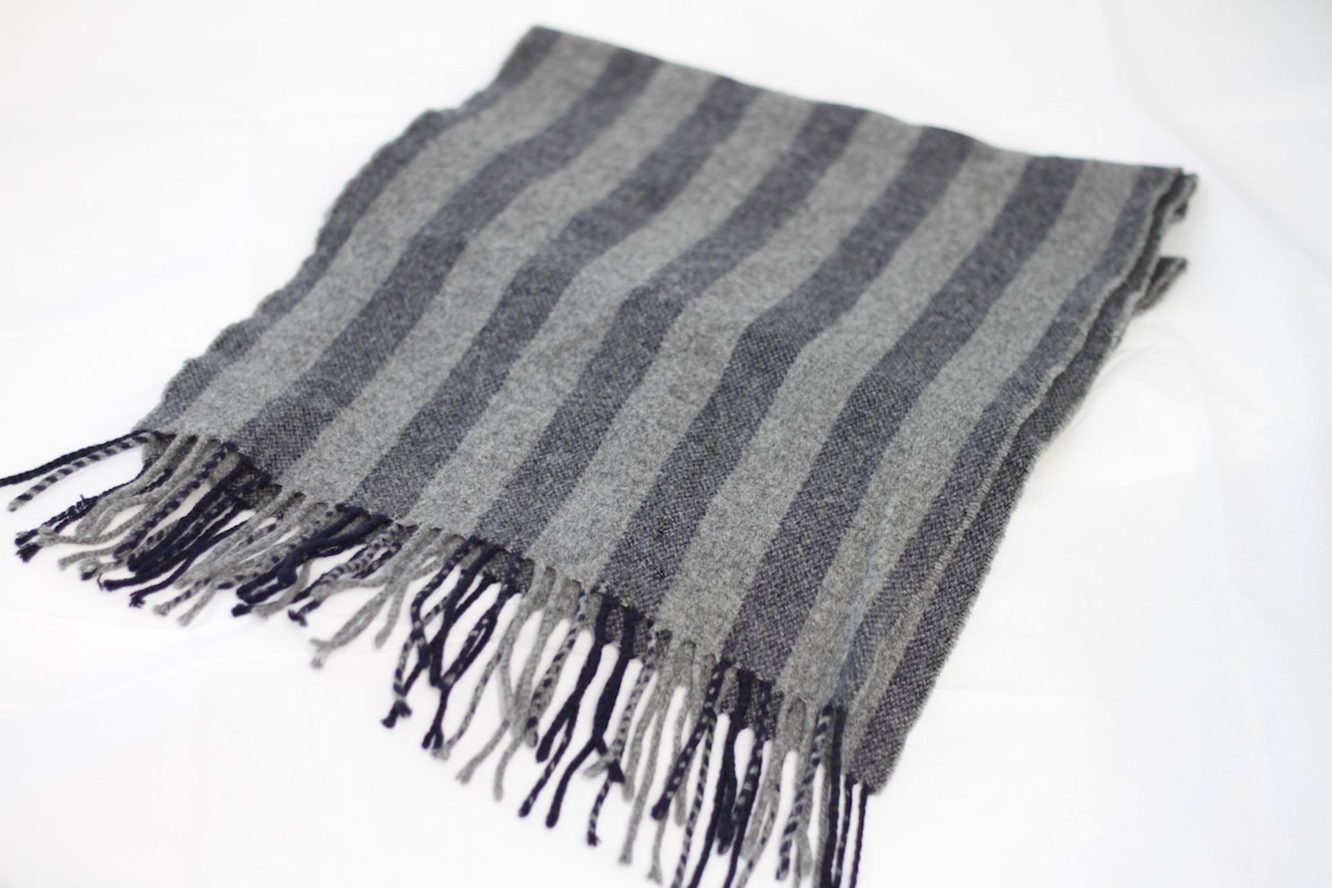 HUGO BOSS SCARF, Colour : GREY / BLUE, AGE: UNKNOWN, SIZE: ONE SIZE, CONDITION GRADE: 1 VERY