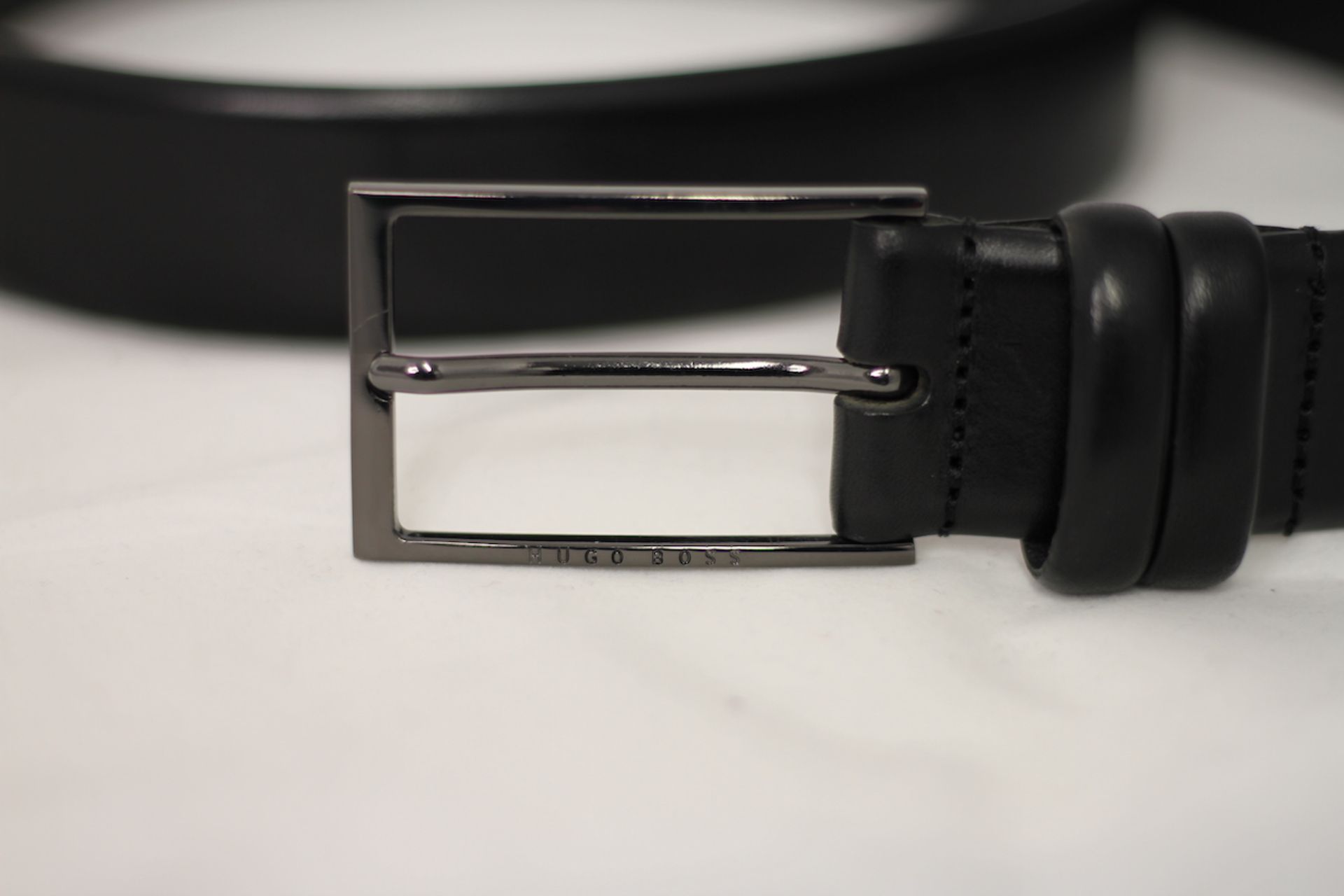 HUGO BOSS LEATHER BELT, Colour : BLACK, AGE: UNKNOWN, SIZE: UK38, CONDITION GRADE: 1 VERY GOOD * - Image 3 of 5