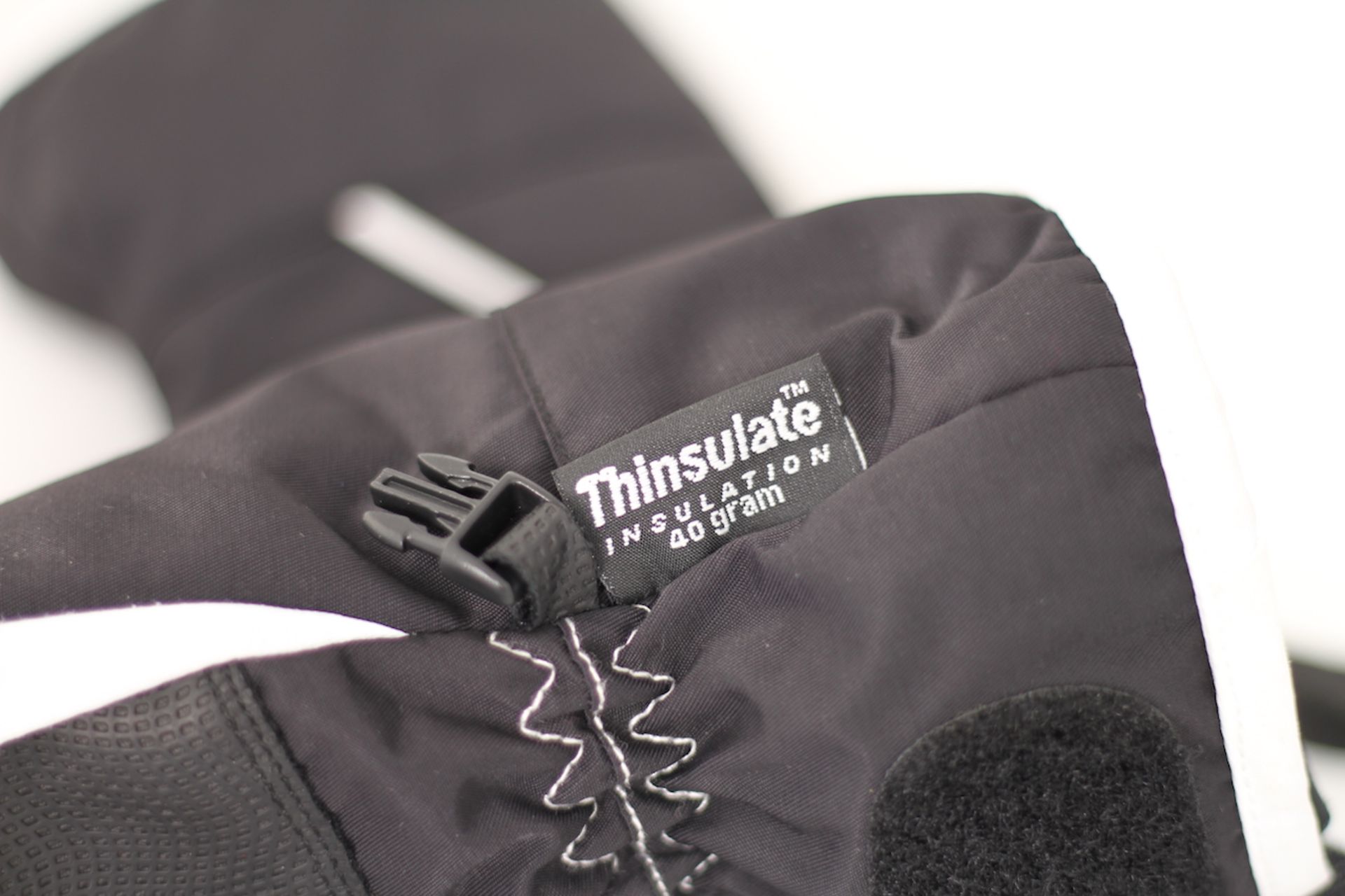 THINSULATE MITTENS, Colour : BLACK / WHITE, AGE: UNKNOWN, SIZE: MEDIUM, CONDITION GRADE: 1 VERY GOOD - Image 2 of 3