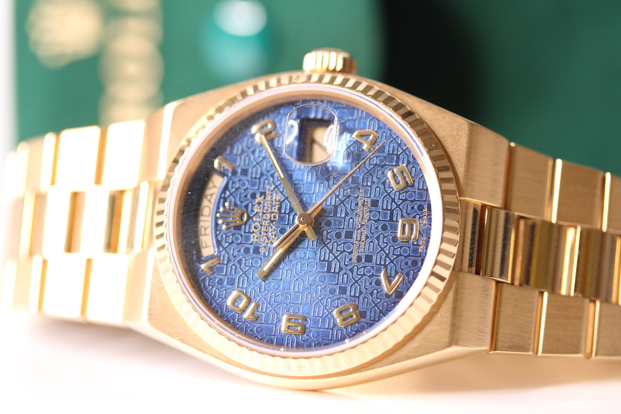 RARE 18CT ROLEX OYSTER QUARTZ DAY DATE WITH RARE JUBILEE DIAL, REFERENCE 19018, CIRCA 1987, blue - Image 3 of 7