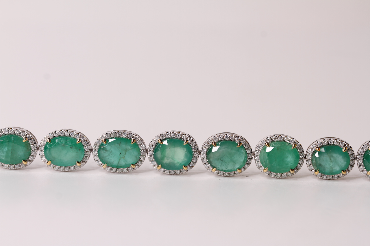 Natural Emerald & Diamond Bracelet, set with 13 oval cut emeralds totalling 33.74ct, 288 round - Image 4 of 5