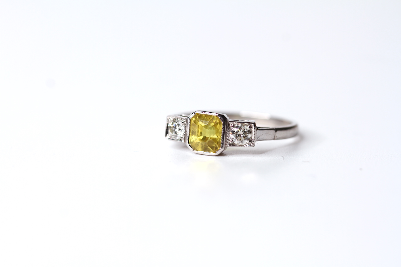Yellow Sapphire & Diamond 3 Stone Ring, yellow sapphire approximately 1.15ct, diamonds totalling