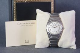 GENTLEMENS DUNHILL DATE WRISTWATCH W/ BOX & PAPERS, circular off white dial with applied arabic