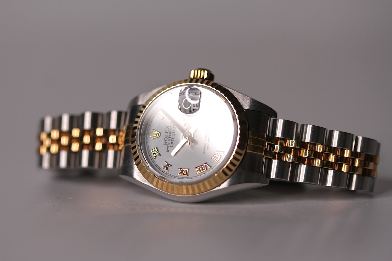 LADIES ROLEX BI COLOUR OYSTER PERPETUAL DATE JUST REFERENCE 69173 CIRCA 1998 WITH BOX + PAPERS, - Image 3 of 4