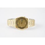 GENTLEMENS NOS SEIKO 5 DAY DATE WRISTWATCH REF. 7009 3070, circular champagne dial with gold tone