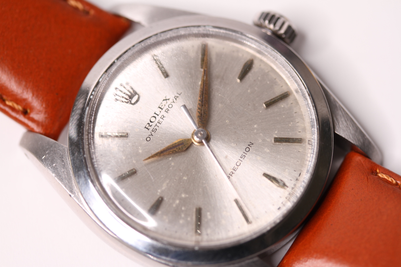 VINTAGE ROLEX OYSTER ROYAL REFERENCE 6426 CIRCA 1966, silver dial, baton and coffin hour markers, - Image 2 of 5