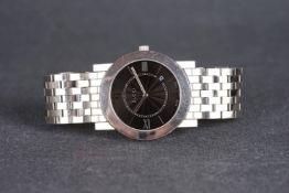 GUCCI DRESS WATCH REF 5200 M.1, circular black dial, Roman numerals, stainless steel case and
