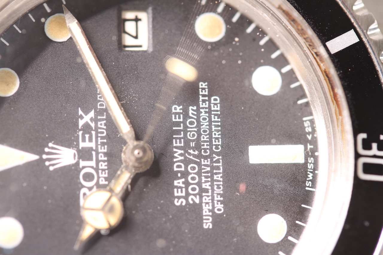 RARE VINTAGE ROLEX OYSTER PERPETUAL DATE SEA -DWELLER REFERENCE 1665 CIRCA 1976, circular black - Image 3 of 9