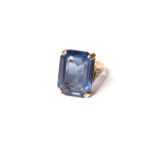 9ct Blue Dress Ring, rectangular blue synthetic stone, 9ct mount, 7.8g, ring size O