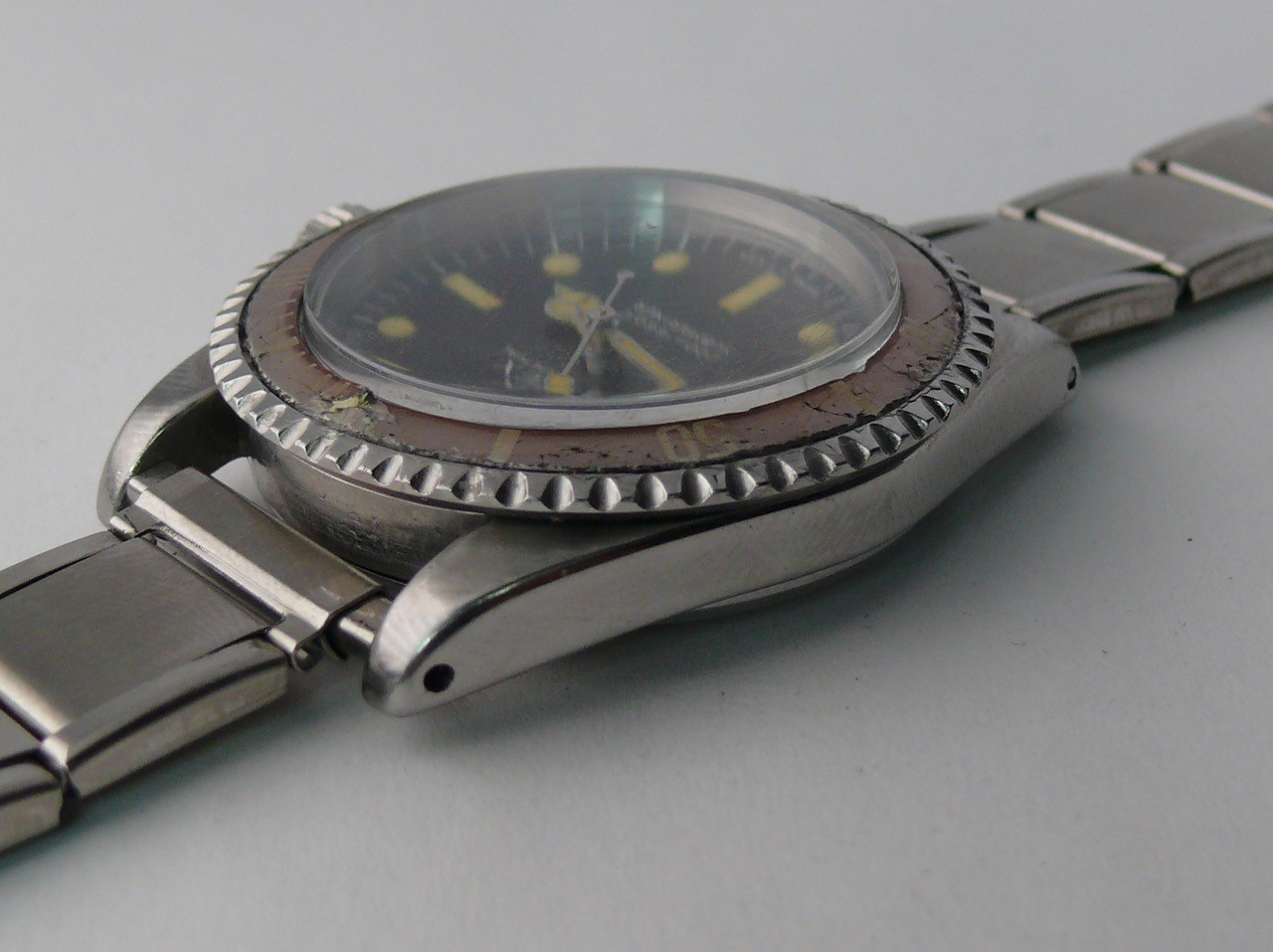 GENTLEMENS VINTAGE ROLEX SUBMARINER WRISTWATCH REF 5512 CIRCA 1963, Pointed Crown Guard, case back - Image 8 of 11