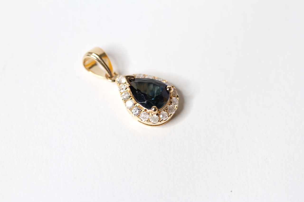 Natural Sapphire & Diamond Pendant, set with 1 pear shaped natural sapphire and 16 round brilliant