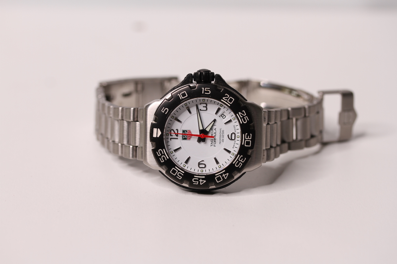 *TO BE SOLD WITHOUT RESERVE*TAG HEUER FORMULA 1 WRISTWATCH, circular white dial with hour markers,