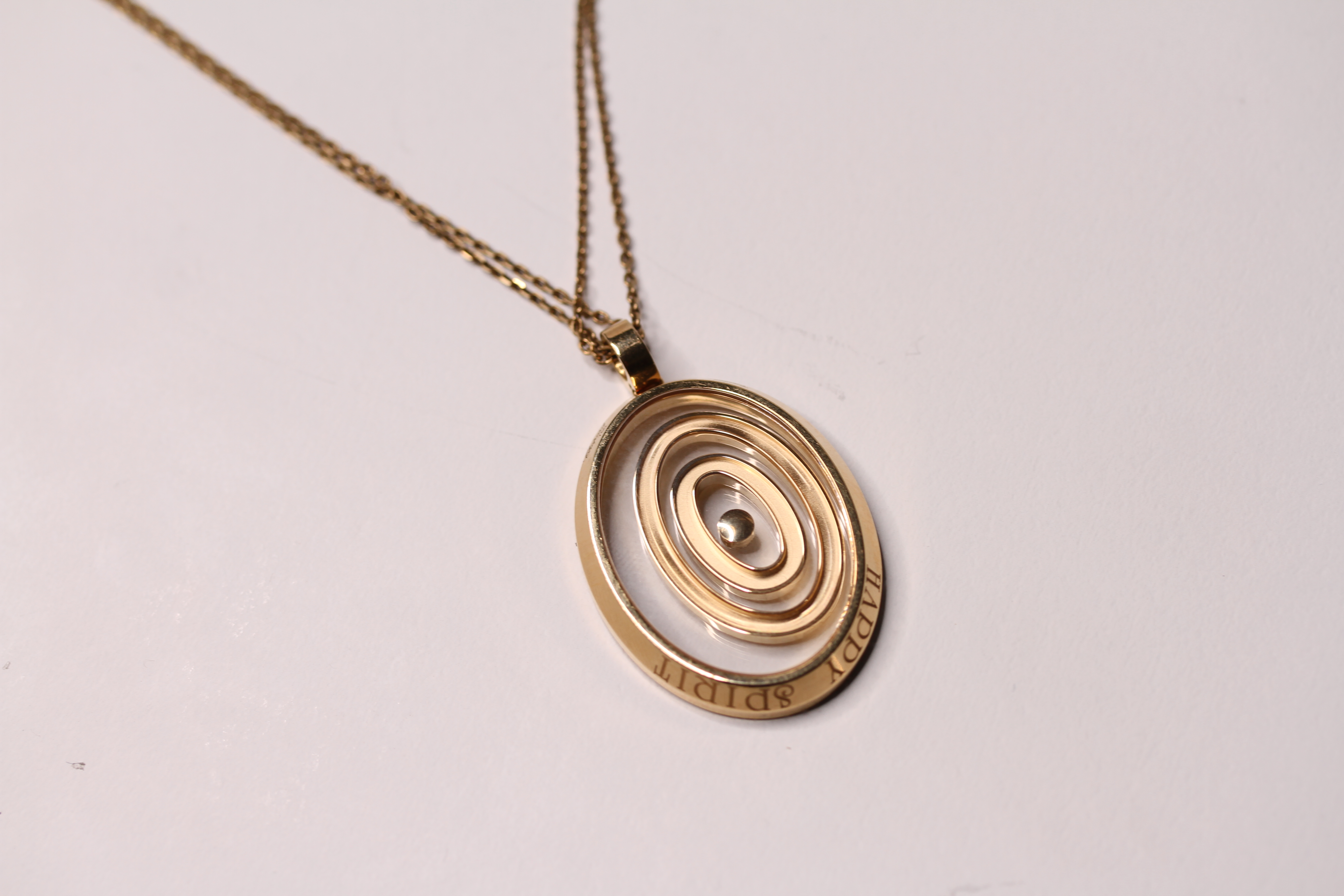 *TO BE SOLD WITHOUT RESERVE*Chopard Happy Spirit pendant and chain - 18 ct Gold with floating - Image 3 of 3