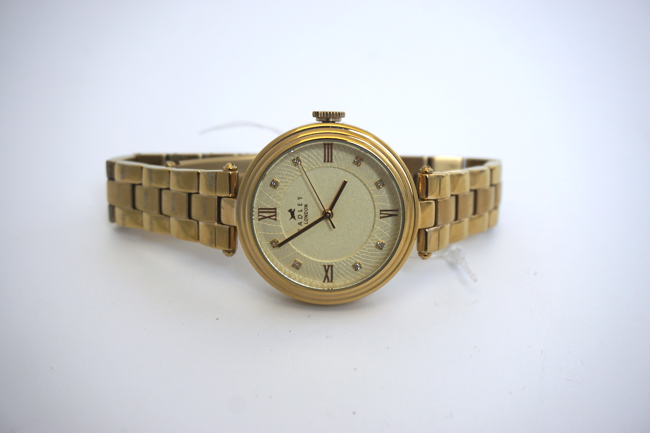 *TO BE SOLD WITHOUT RESERVE* LADIES RADLEY LONDON WRIST WATCH WITH BOX, circular gold dial with