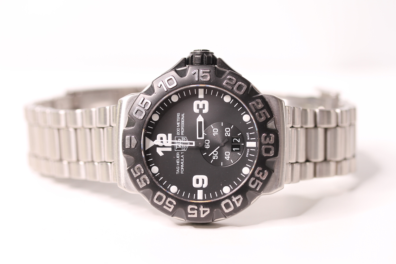 *TO BE SOLD WITHOUT RESERVE*GENTLEMENS TAG HEUER FORMULA 1 PROFESSIONAL WRISTWATCH, circular black