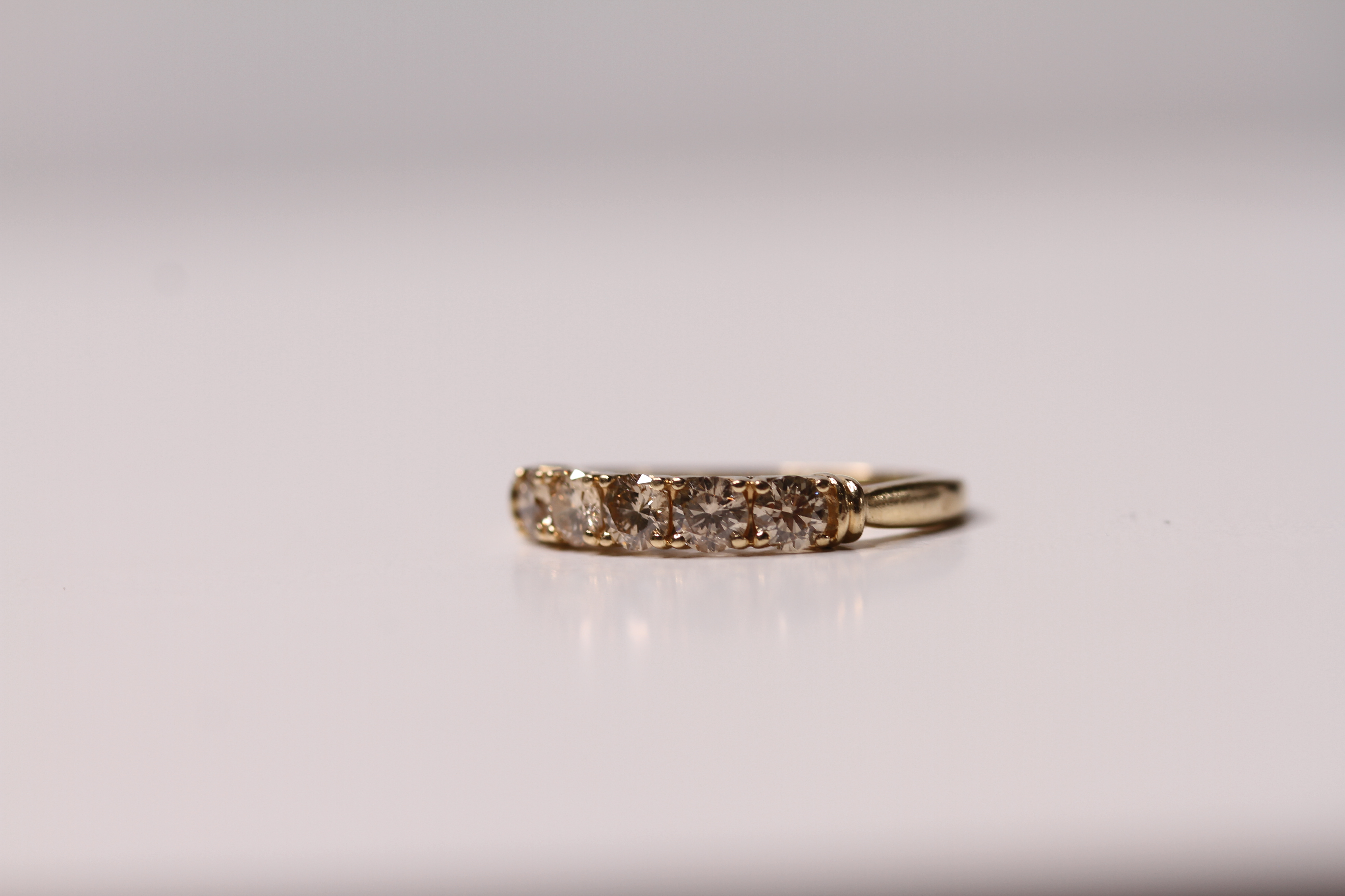 *TO BE SOLD WITHOUT RESERVE*A 14ct gold set ring with 5 brilliant cut diamonds