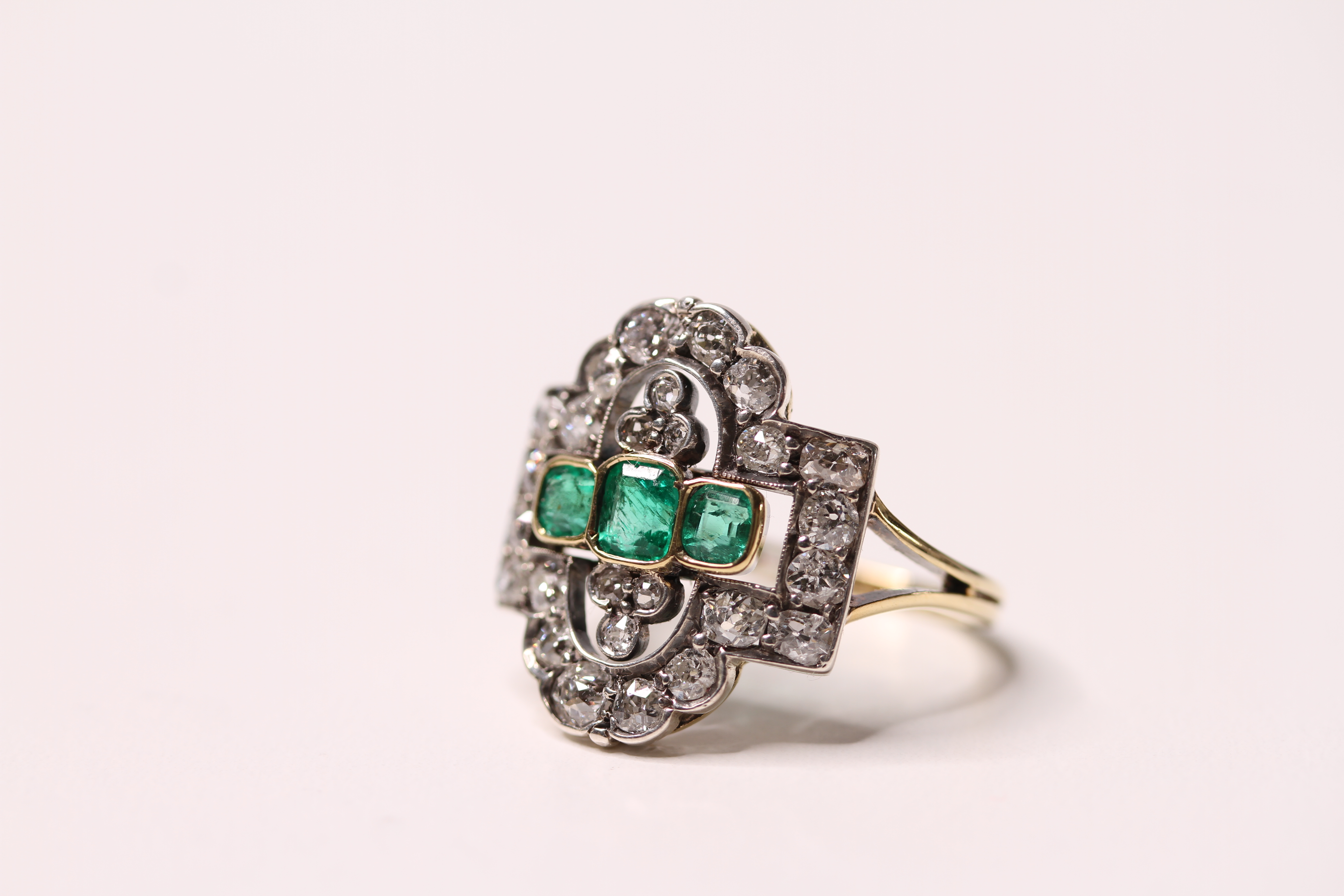 *TO BE SOLD WITHOUT RESERVE*Antique Emerald & Diamond Dress Ring, set with three emerald cut - Image 2 of 3
