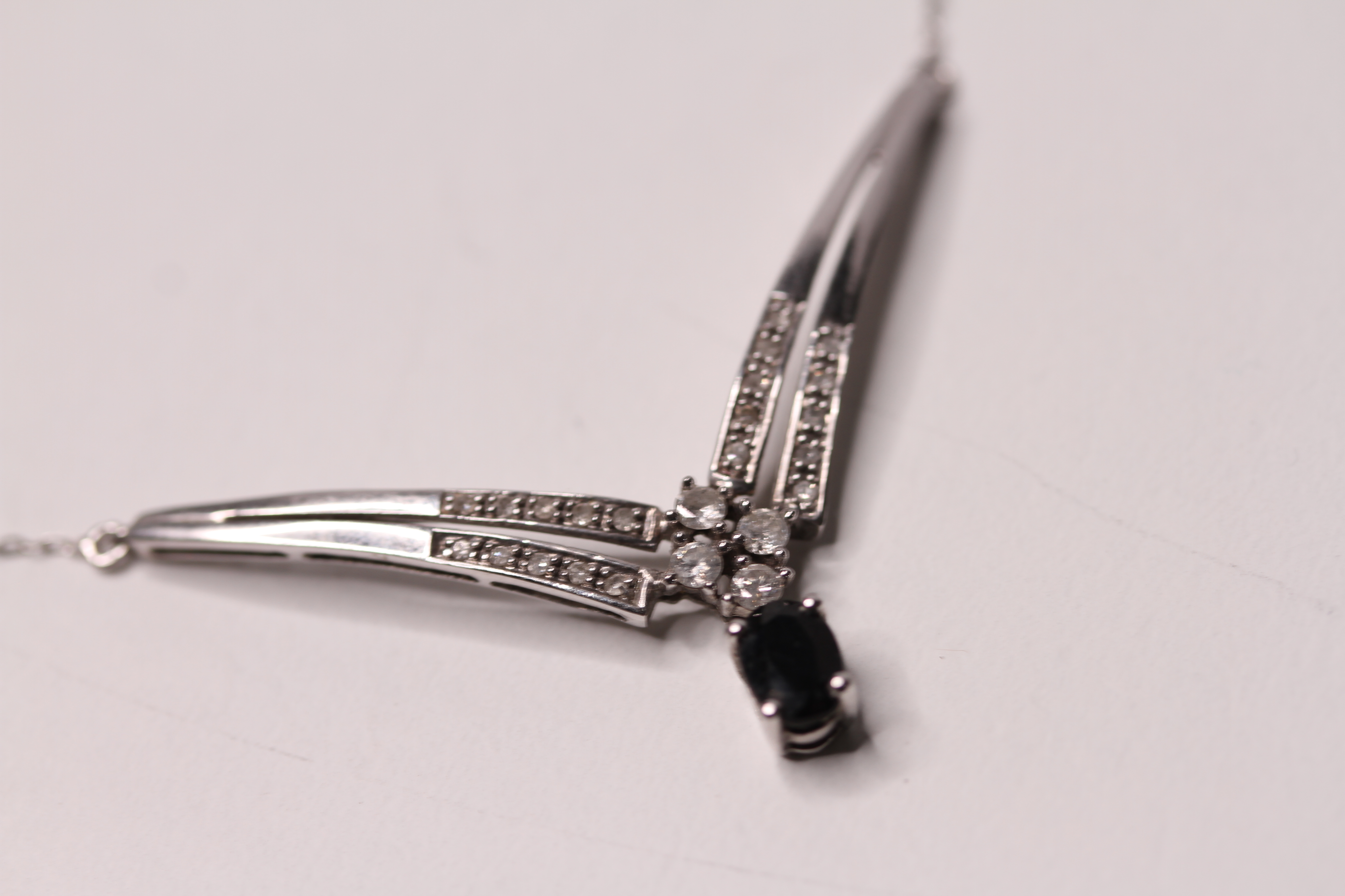 *TO BE SOLD WITHOUT RESERVE*White gold Diamond and black diamond necklace