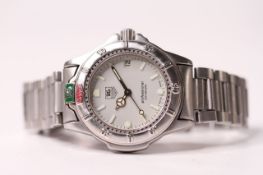 TAG HEUER PROFESSIONAL 200M REFERENCE 999.713K, off white dial, Luminous hour markers, date at 3 0'