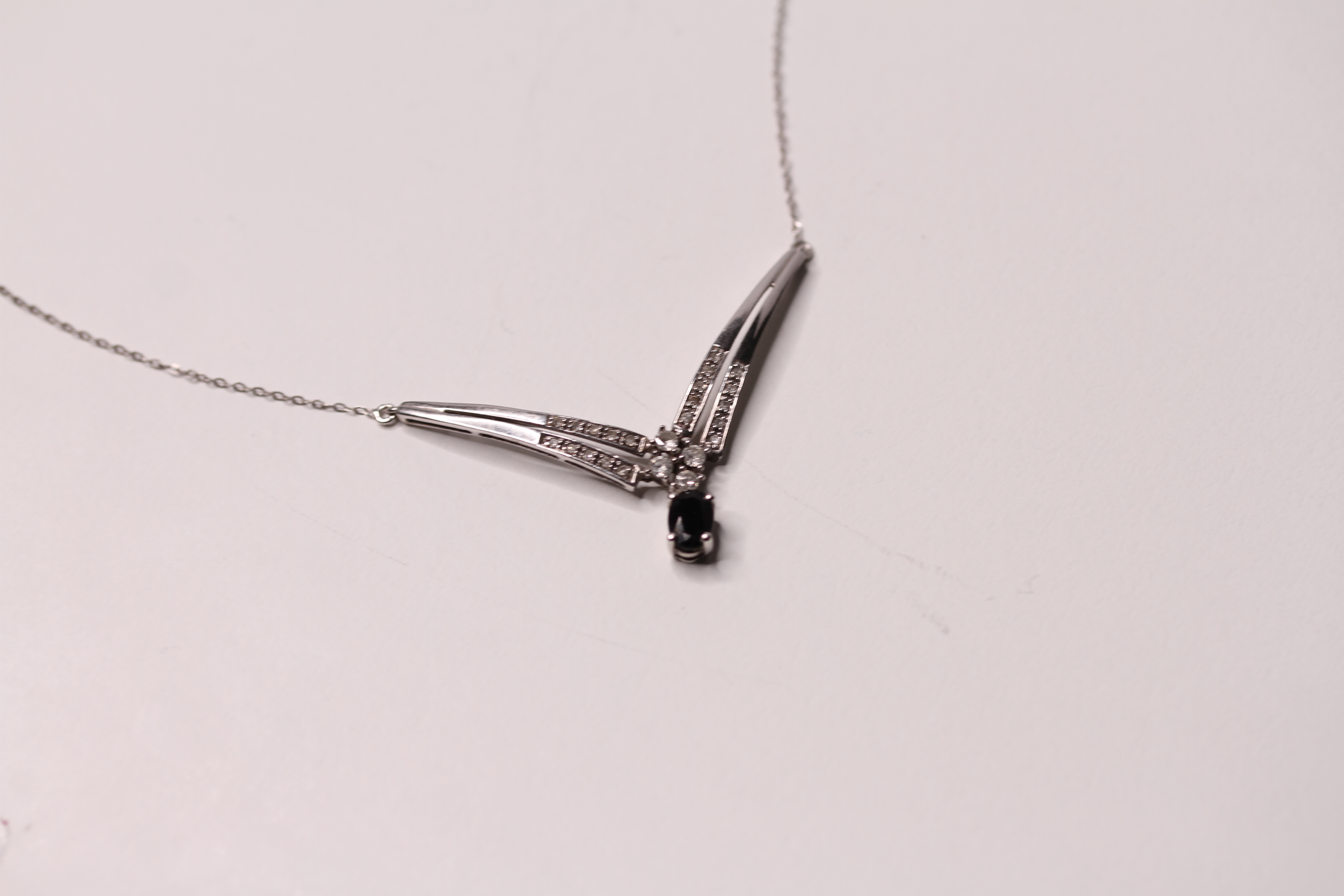 *TO BE SOLD WITHOUT RESERVE*White gold Diamond and black diamond necklace - Image 2 of 2