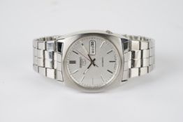 GENTLEMENS SEIKO 5 AUTOMATIC DAY DATE WRISTWATCH, circular silver linen dial with stick hour markers