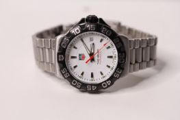 *TO BE SOLD WITHOUT RESERVE*GENTLEMENS TAG HEUER FORMULA 1 WRISTWATCH, circular white dial with hour