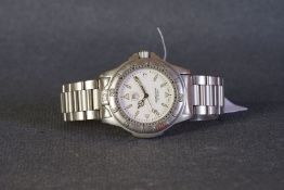 GENTLEMENS TAG HEUER PROFESSIONAL DATE WRISTWATCH, circular white dial with luminous hour markers