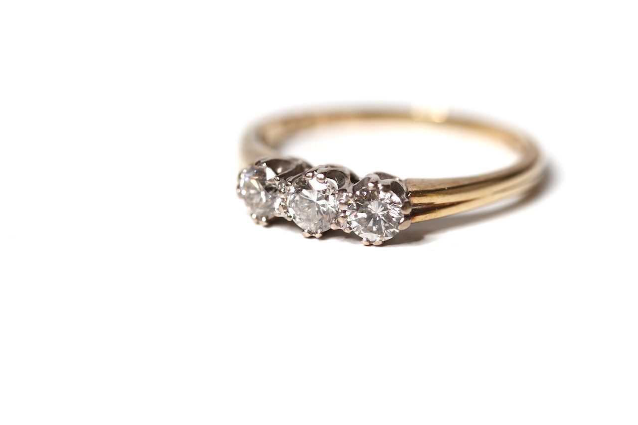 3 stone diamond Ring, estimated total diamond weight 0.75ct 18ct yellow gold