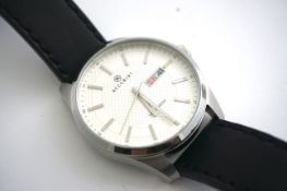 *TO BE SOLD WITHOUT RESERVE* GENTLEMENS ACCURIST WRIST WATCH WITH BOX AND PAPERS, circular white