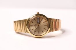 *TO BE SOLD WITHOUT RESERVE* GENTLEMENS VINTAGE OMEGA WRISTWATCH, circular champagne dial with