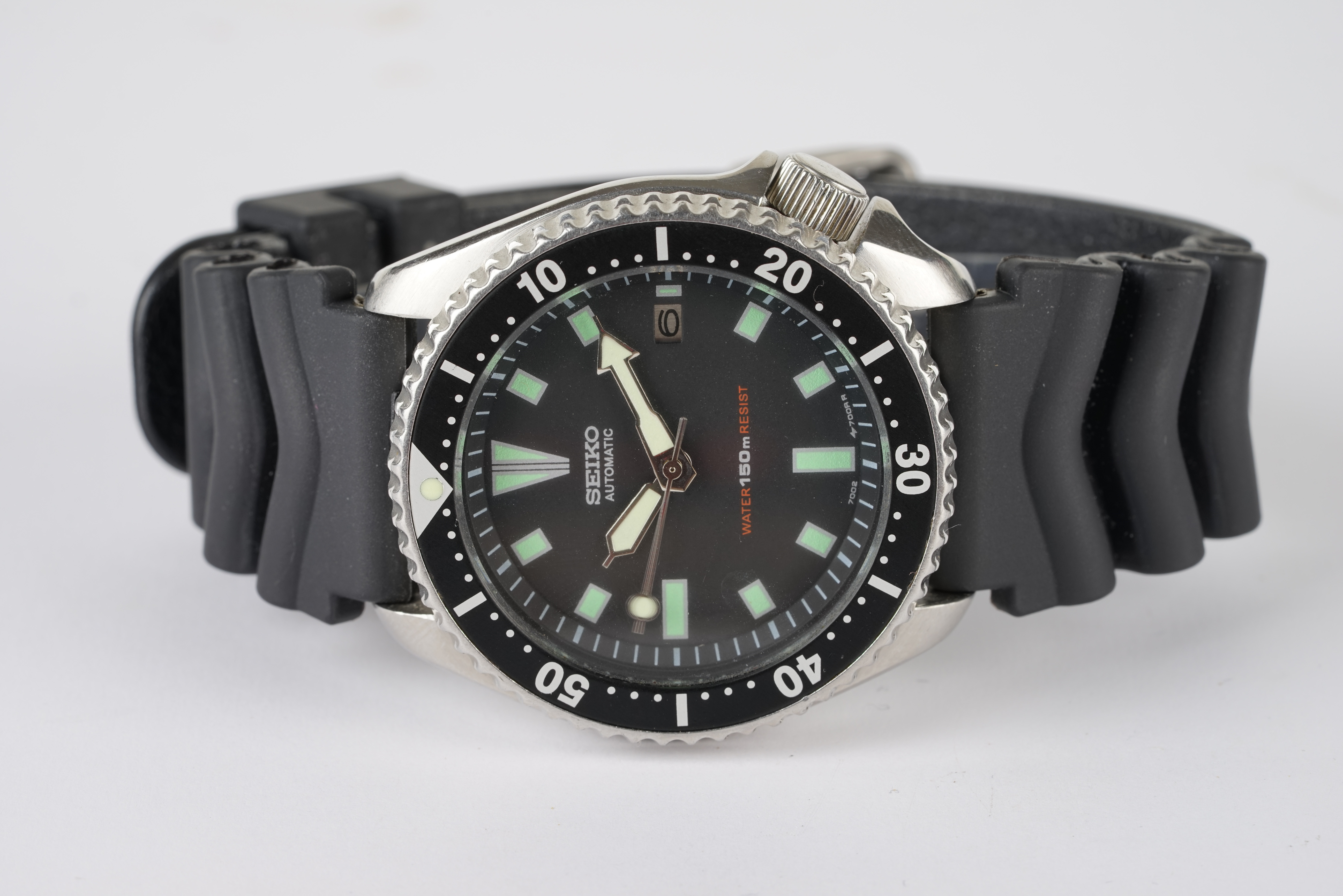 GENTLEMENS SEIKO AUTOMATIC DIVERS WRISTWATCH REF. 7002-7000, circular black dial with lume plot hour