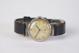 GENTLEMENS LONGINES WRISTWATCH, circular patina dial with arabic numeral hour markers and hands,