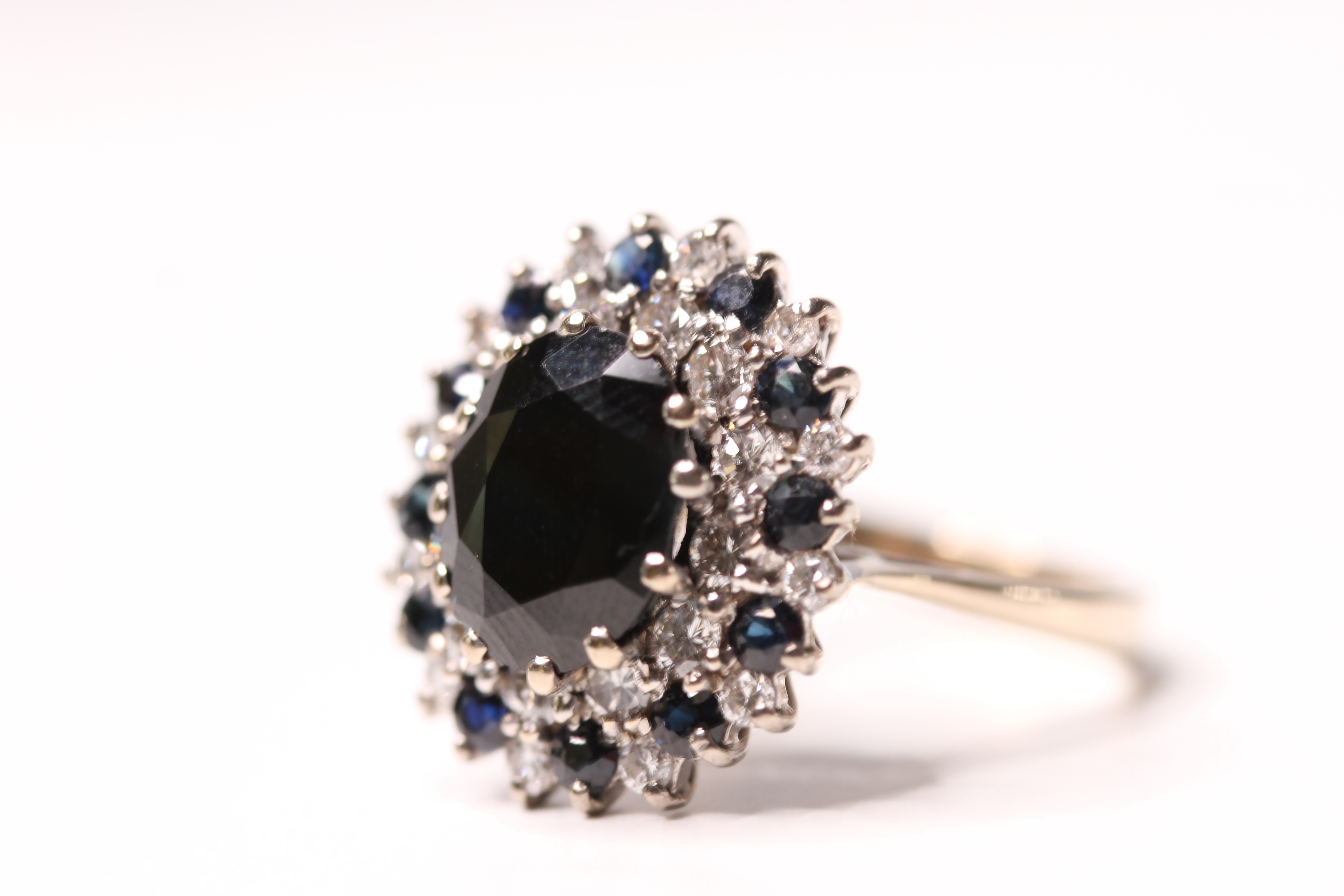 *TO BE SOLD WITHOUT RESERVE*An 18ct Gold Sapphire & Diamond Set Ring, Oval Cut Sapphire