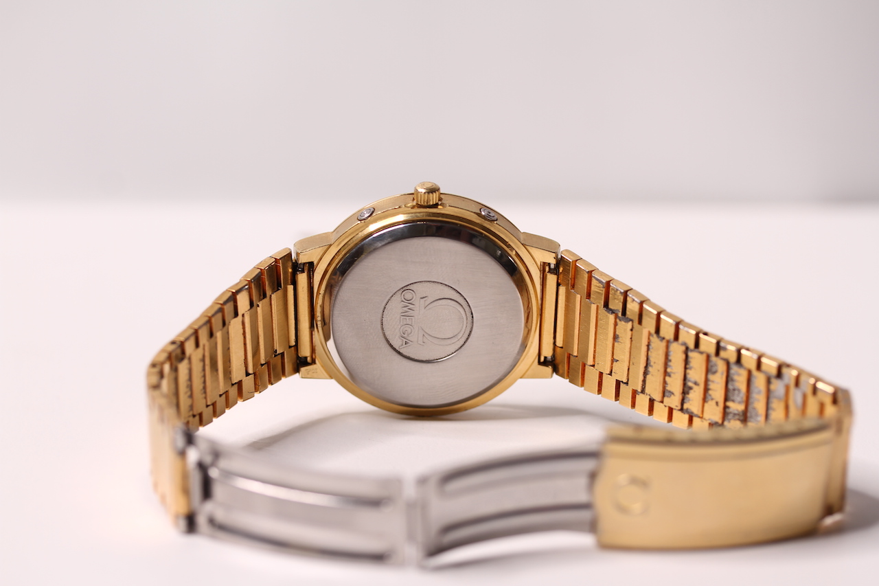 *TO BE SOLD WITHOUT RESERVE* GENTLEMENS VINTAGE OMEGA WRISTWATCH, circular champagne dial with - Image 2 of 2